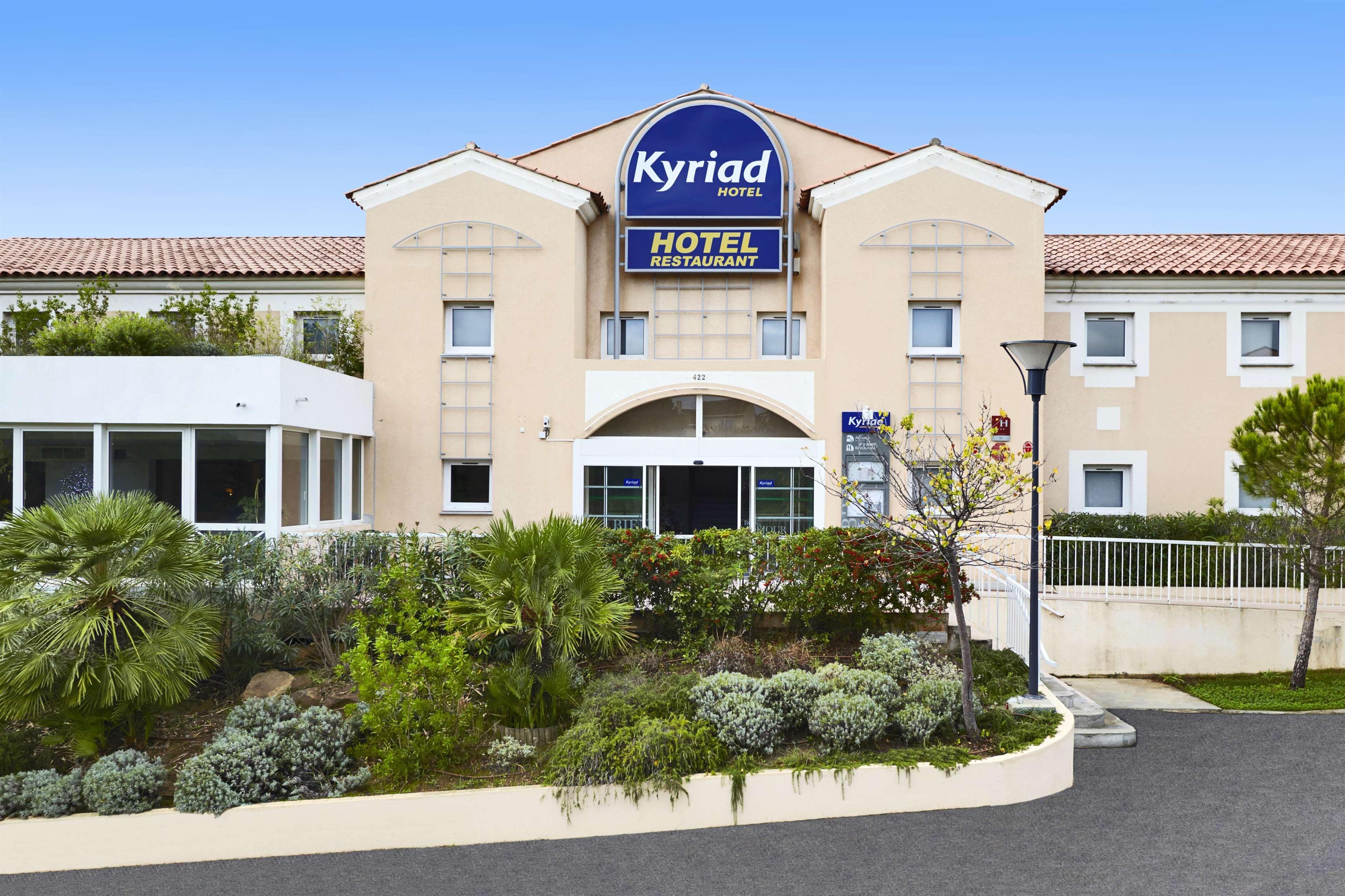 Hotel Restaurant Kyriad Fréjus Exterior foto