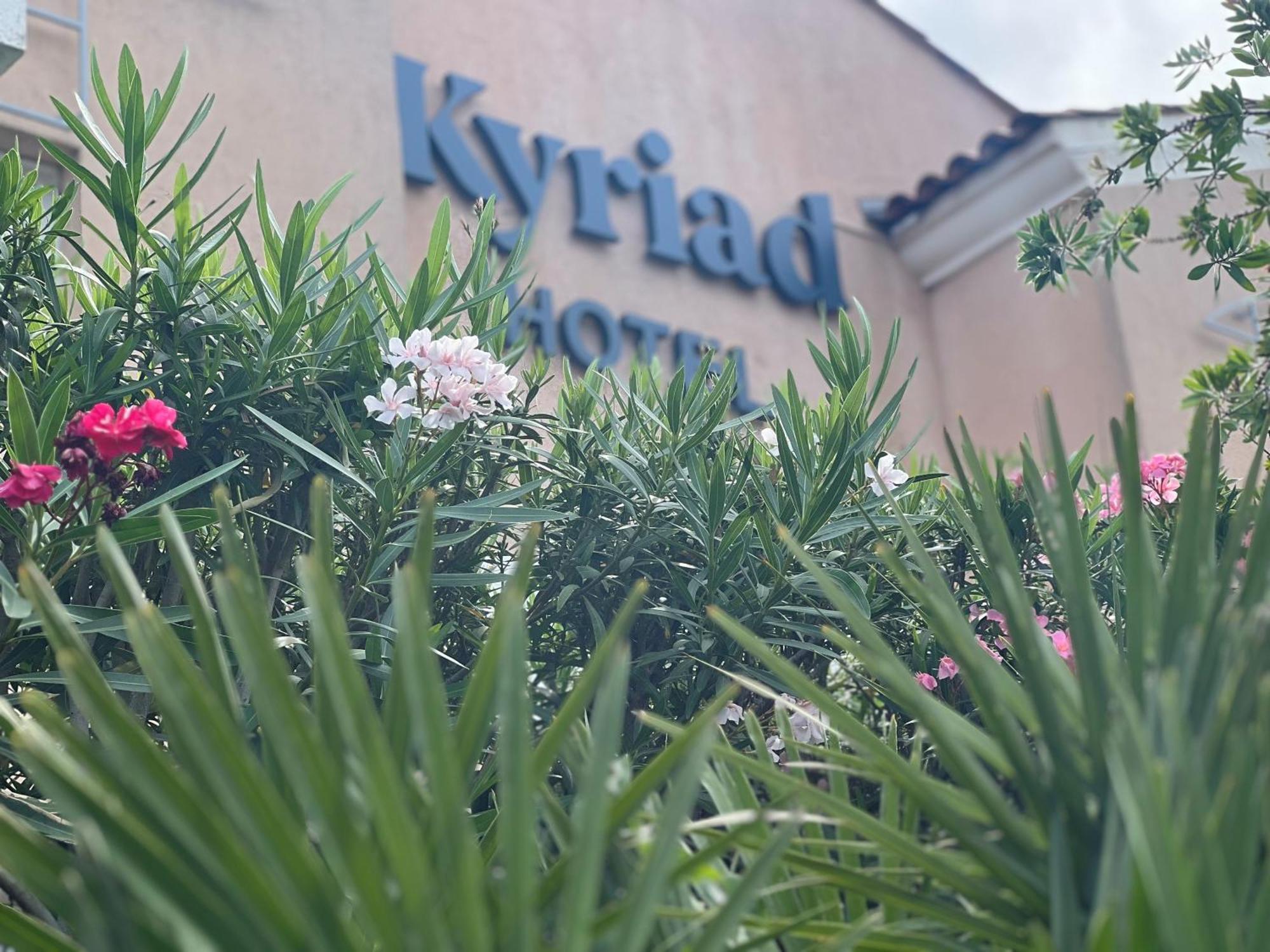 Hotel Restaurant Kyriad Fréjus Exterior foto