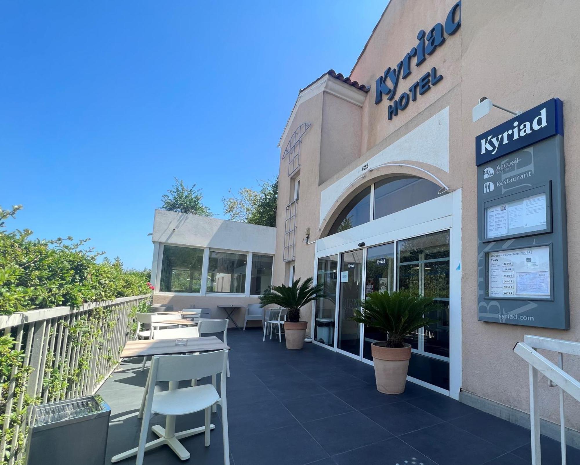 Hotel Restaurant Kyriad Fréjus Exterior foto