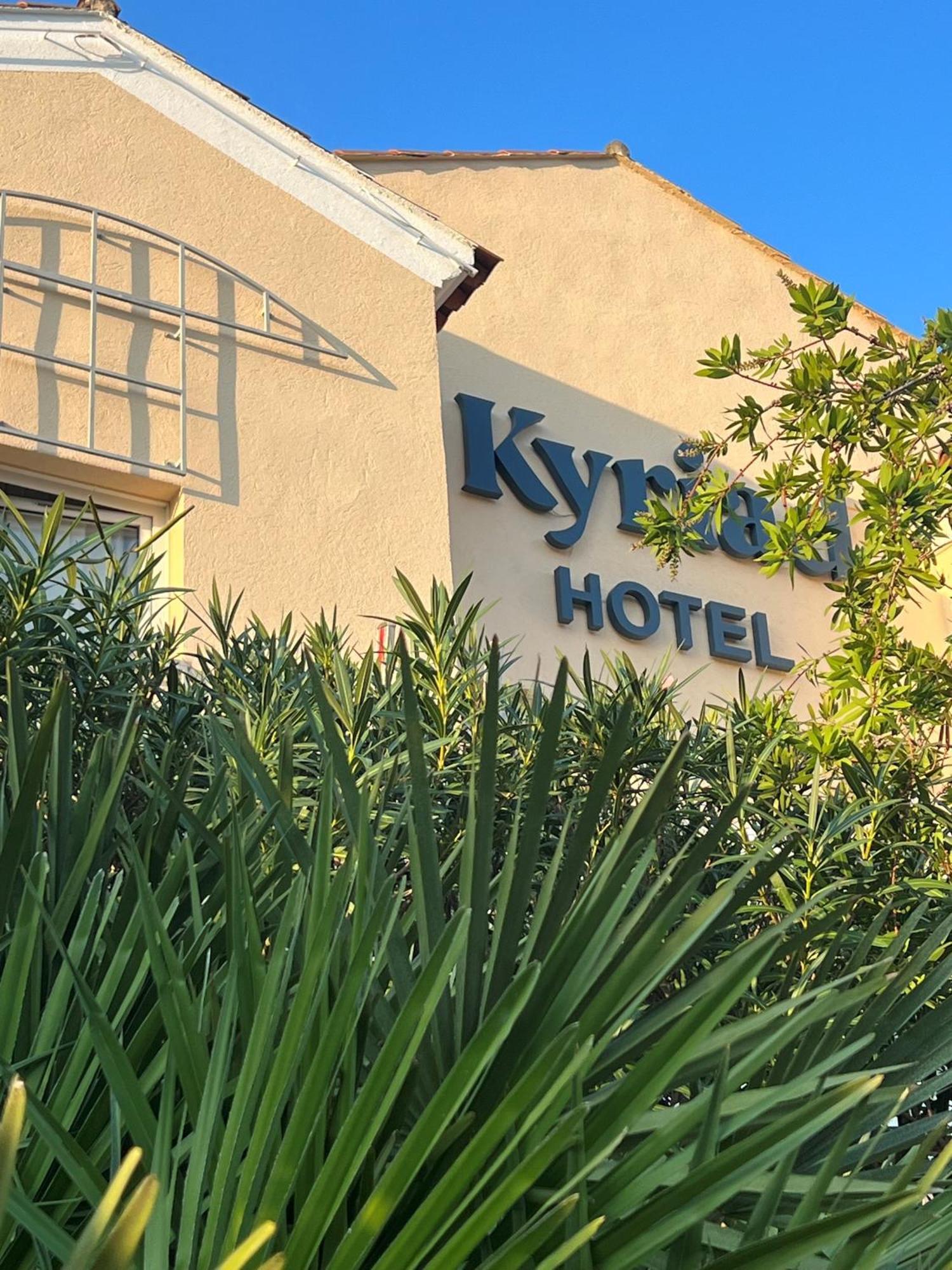 Hotel Restaurant Kyriad Fréjus Exterior foto