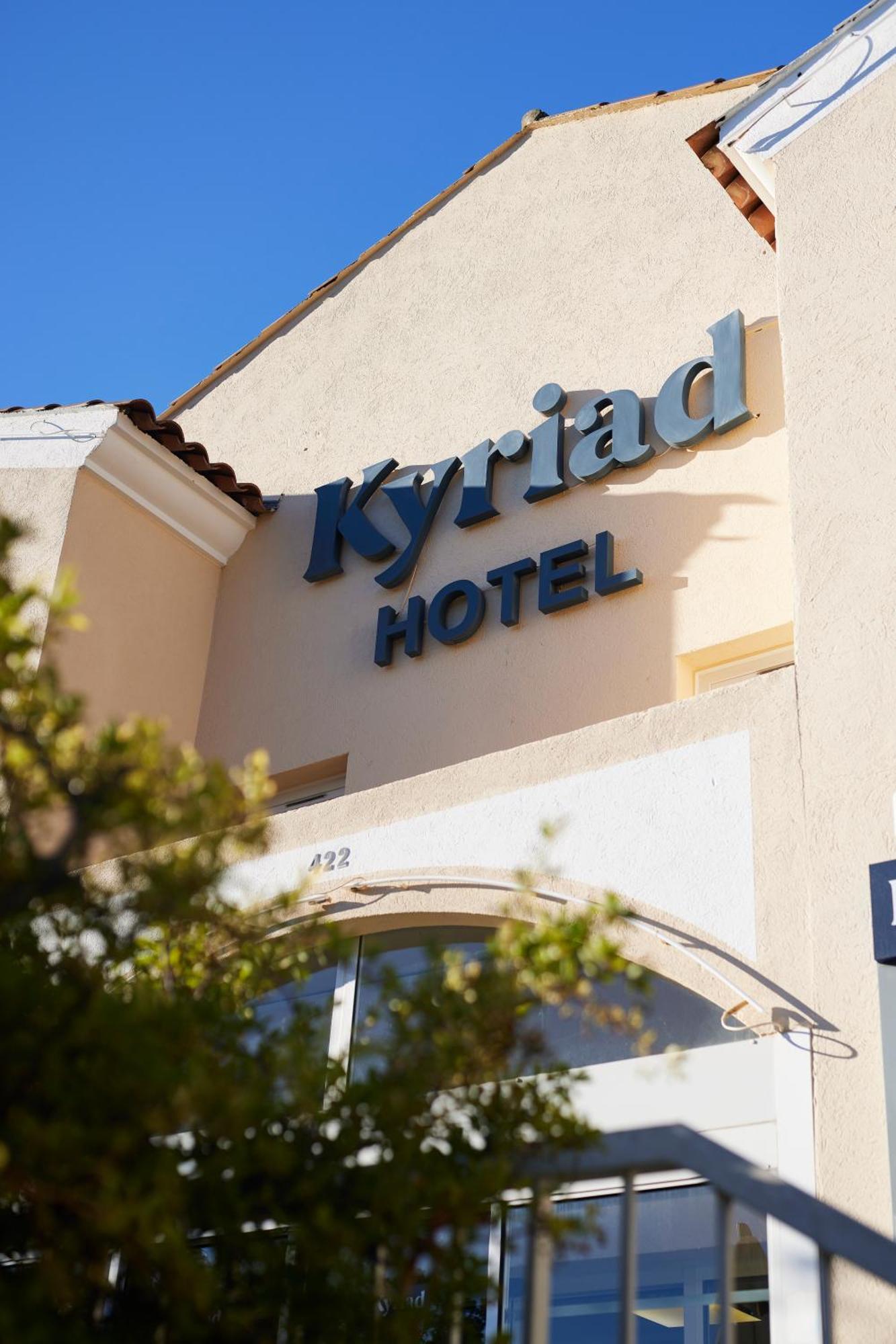 Hotel Restaurant Kyriad Fréjus Exterior foto